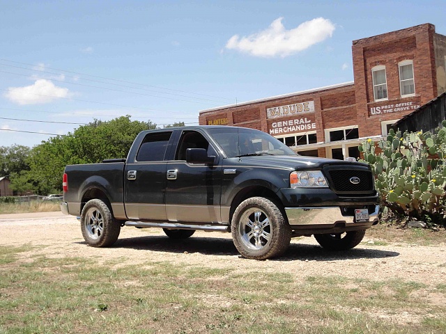 What size tires do you have with stock or leveling kit?-084-2.jpg