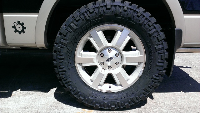 35x12.5R20 and 2.5&quot; leveling kit installed!-imag0462.jpg