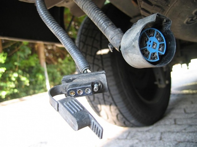 F150 (2007) Trailer tow battery charge-img_1821-large-.jpg