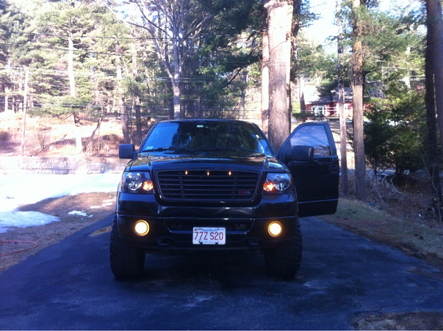 anybody running a saleen grille with the raptor style lights?  post pics-image-396645170.jpg