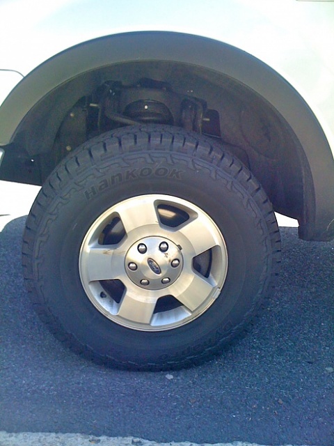 can i see pictures of 285/295 70 17 on stock rims, nitto terra grapplers?-img_0522.jpg