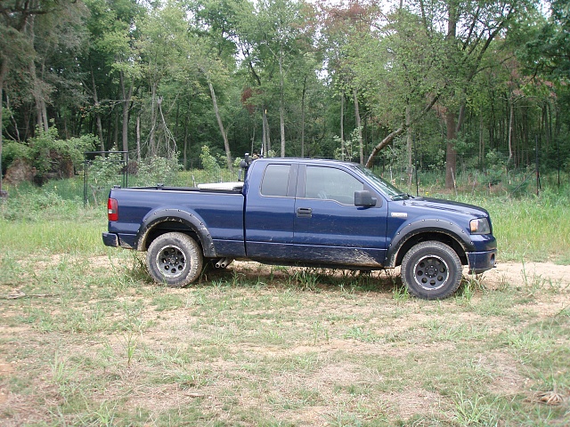 Any Pictures of 33&quot; tires on a stock height 04-08 4x4?-p1010038.jpg