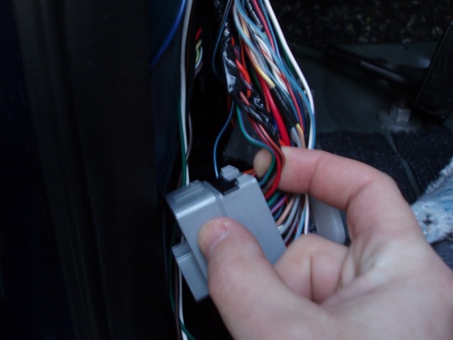 OEM subwoofer plug  breakdown-p2190416.jpg