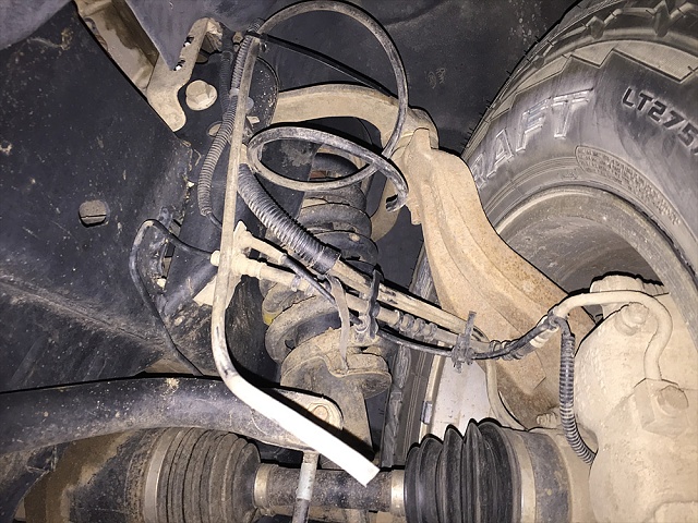 Loose hose by front right wheel-hose.jpg