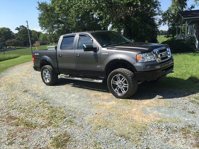 Does anyone have pic of 2.5 leveling kit plus 3in body lift?-img_0568.jpg
