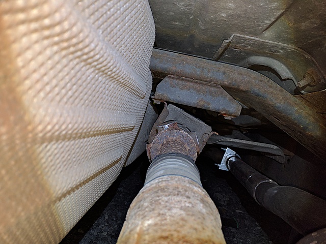 Center Support Bearing Bracket Snapped On One Side - Consequences?-img_20170224_191525.jpg
