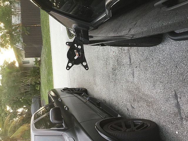 Drivers side mirror broken off-4d9311ba-046b-44a0-9950-7f2db489392d.jpeg