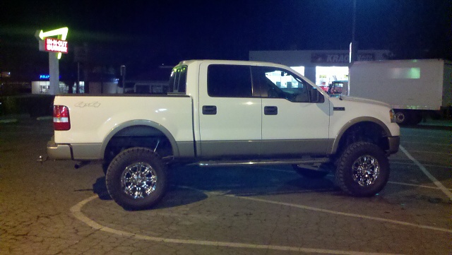 whose got a lifted/leveled lariat-2011-01-13_18-54-35_151.jpg
