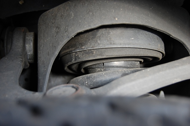 Crack in front suspension part - photo-dsc_0011.jpg