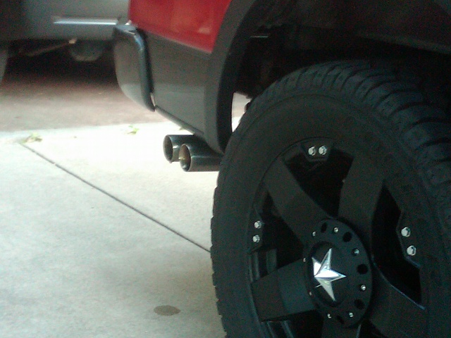 20" rims with 33" tires? post em!-img00025-20100702-06461.jpg