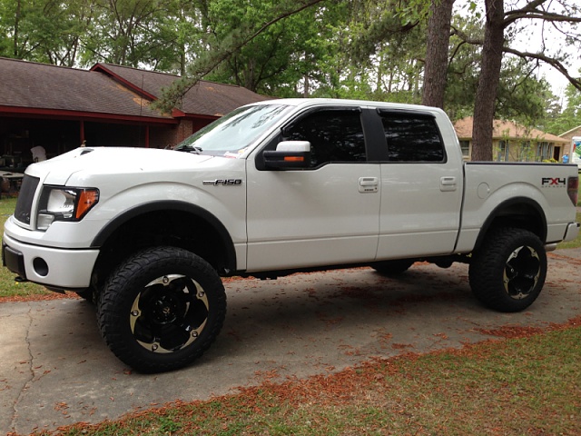Lifted 2011 f150 FX4 5.0 White loaded!-image-3618695169.jpg