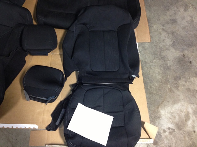 2011 Fx4 supercrew cloth seats/ Fx4 flow through center console lid-image-314032875.jpg