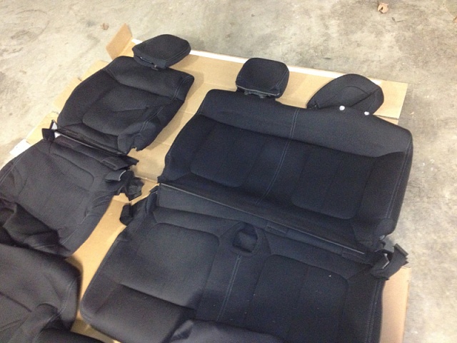 2011 Fx4 supercrew cloth seats/ Fx4 flow through center console lid-image-3682674862.jpg
