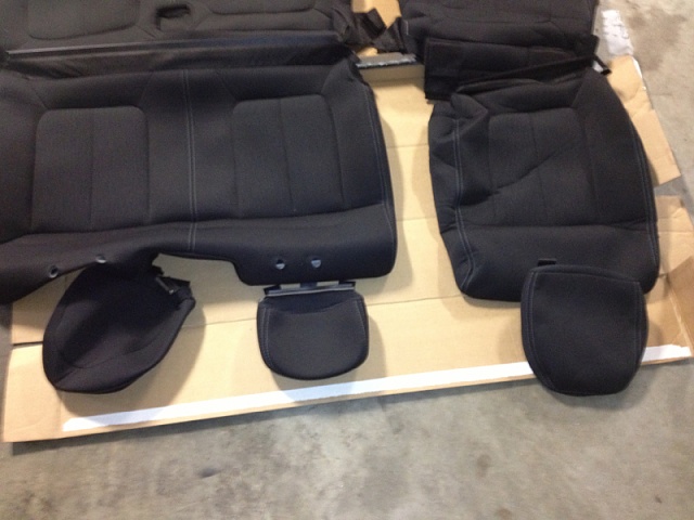 2011 Fx4 supercrew cloth seats/ Fx4 flow through center console lid-image-4054268773.jpg