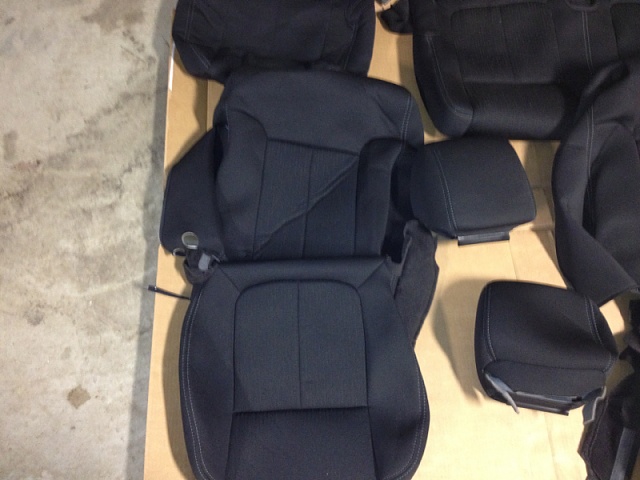 2011 Fx4 supercrew cloth seats/ Fx4 flow through center console lid-image-1778616495.jpg