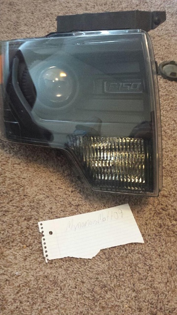 Black HID headlight with bulb and ballast passenger side-20140416_164209.jpg