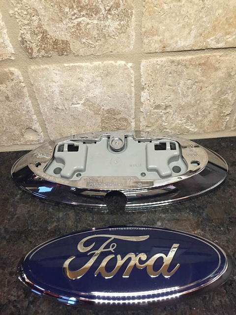 7&quot; Ford Tailgate Emblem w/ Reverse Camera-img_4693.jpg