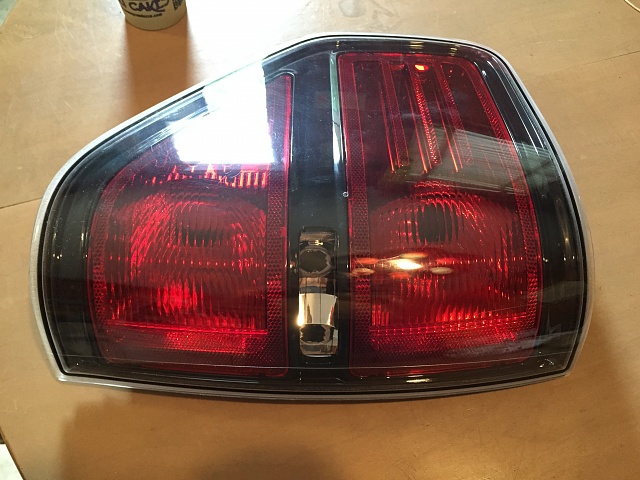 FX4 Taillights (P/S damaged)-img_7746.jpg