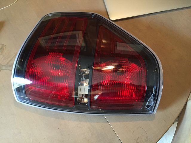 FX4 Taillights (P/S damaged)-img_7747.jpg