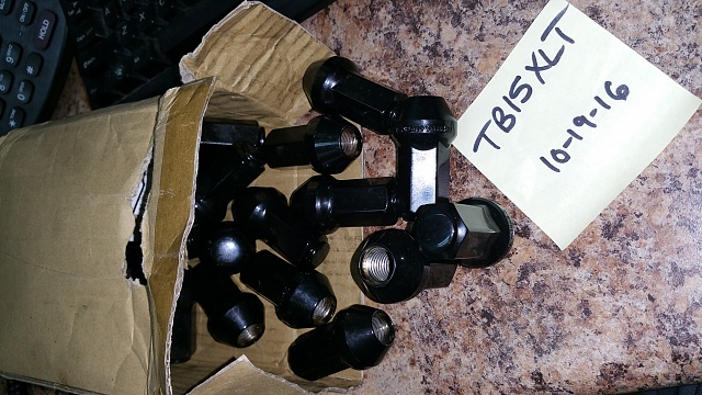 FS: Set of 24 BLACK Gorilla lug nuts-20161019_162905.jpg