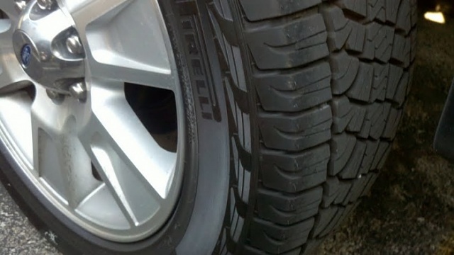 2011 Lariat 20&quot; wheels and Pirelli tires-ford-lariat-20s-edge.jpg