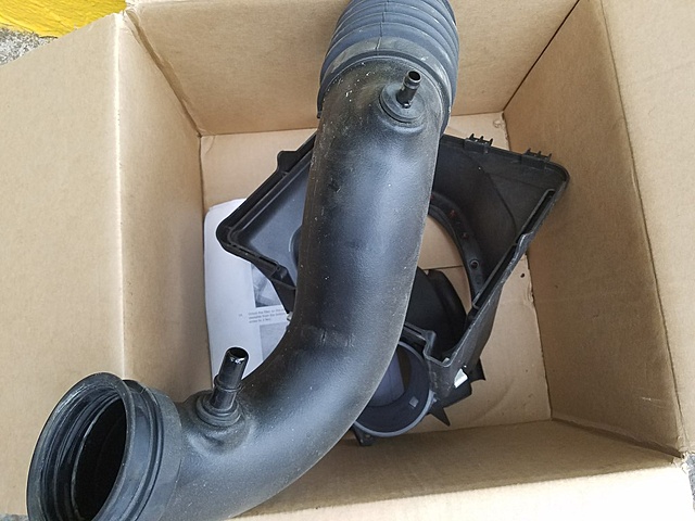 Roush Cold Air Intake for 5.0L-cghbakk.jpg