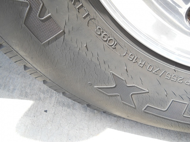 Are these tires dangerous?-dscn9708.jpg