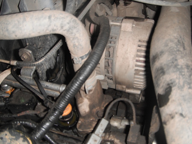 antfreeze leak top of engine!!-dscf1037.jpg
