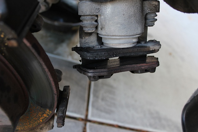 03 rear axle leak, brake replace?-disk-pads.jpg