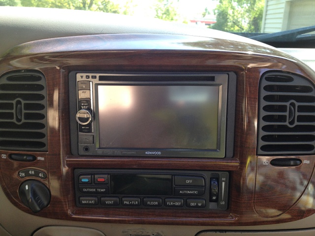 anyone have a touchscreen radio? if so what do you think about it?-image-2148626049.jpg