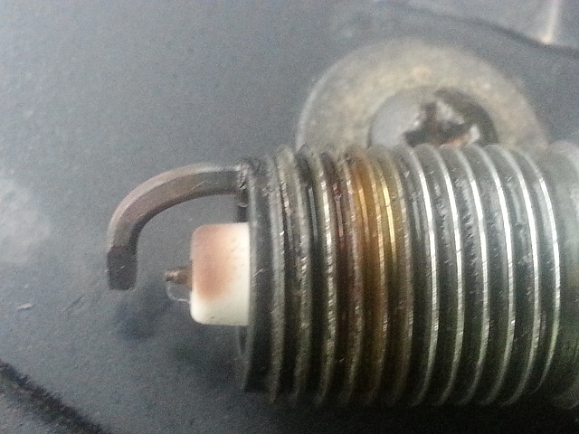 Spark plug- what is the cause-20140830_154956.jpg
