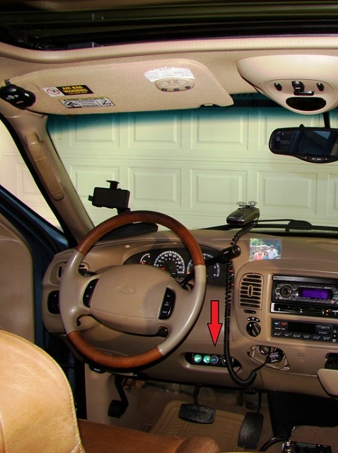 Pocket compartment under the steering wheel-dsc07817.jpg