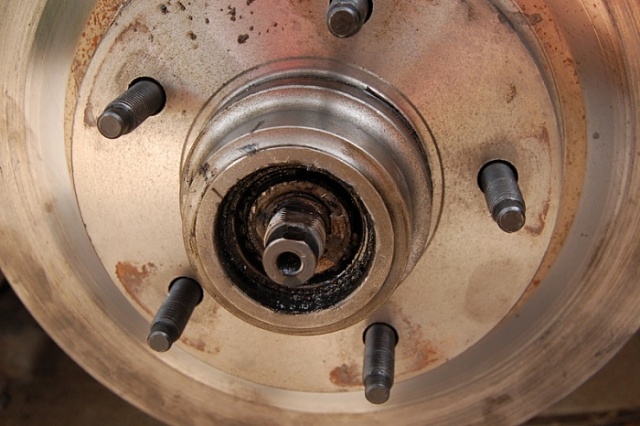 Front wheel bearings seized to spindle!!! Help!!!-dsc_0060.jpg