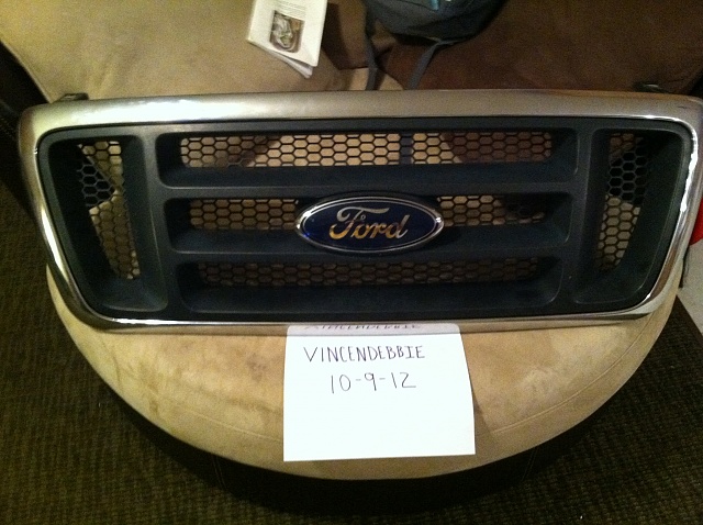 Grill with Emblem-grill-001.jpg