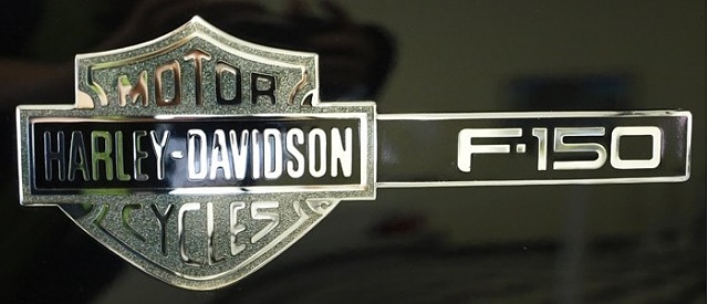 Harley Davidson F150 NOS Fender Badges / Emblems-harley-emblem.jpg