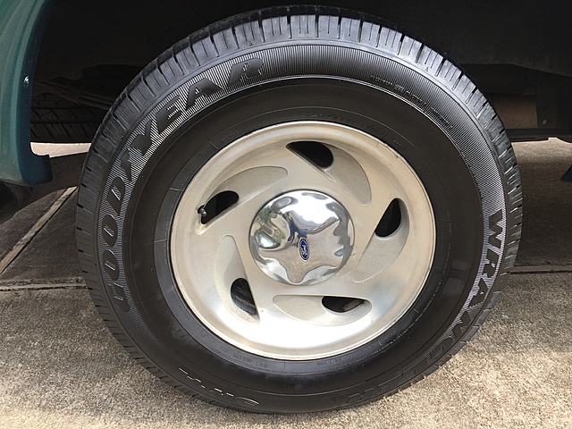 OE 97-03 F150 Wheels with great tires - 0 (Katy)-img_0998.jpg