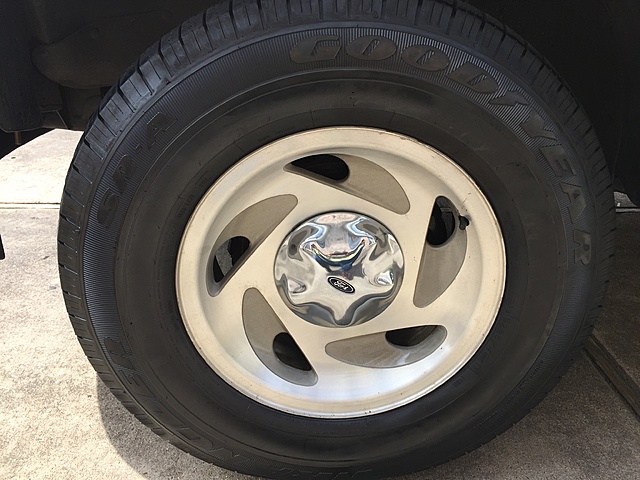 OE 97-03 F150 Wheels with great tires - 0 (Katy)-img_1001.jpg