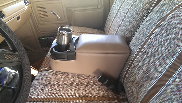 1984 Ford 150 4X4 with shell 50.00-center-console-storage.jpg