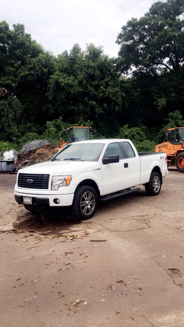 GC's white 2014 4X4 5.0 moto hauler.-img_0812.png