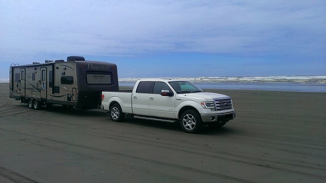 Lets see your campers being towed-beach-resized.jpg
