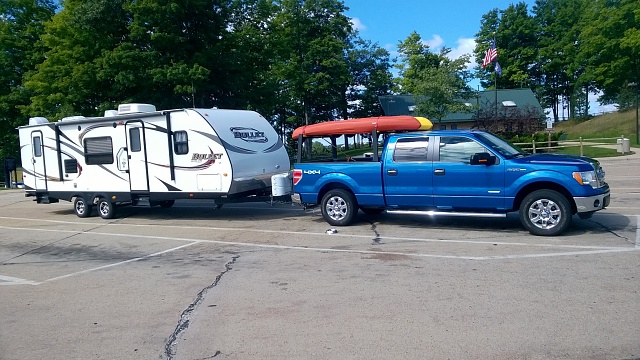 Lets see your campers being towed-charlevoix.jpg